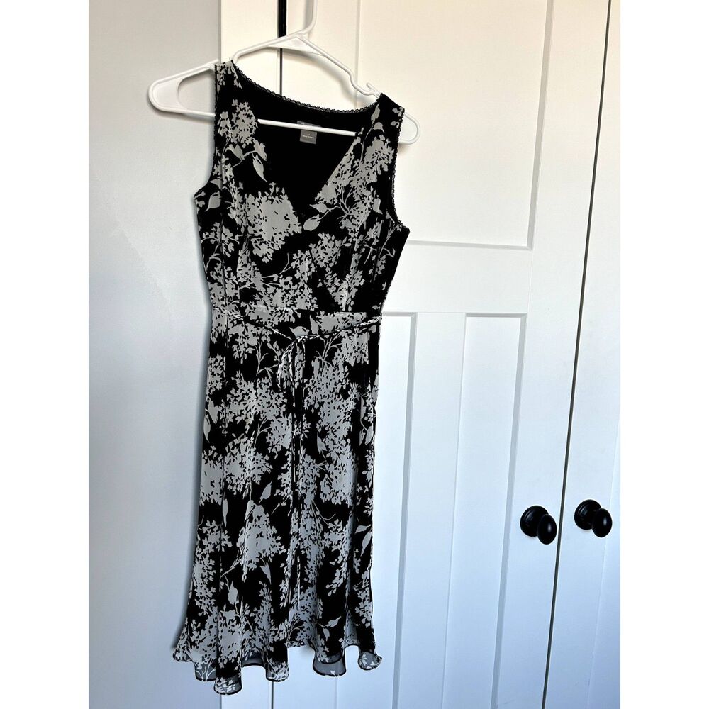 ANN TAYLOR Petites Faux Wrap Flirty Skirt Dress Black and White Floral Size 2P